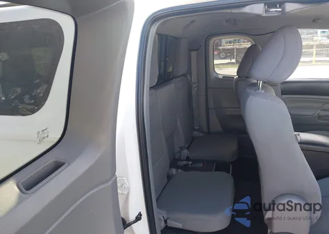 2013 Toyota Tacoma Prerunner V6 z USA, uszkodzony, nr VIN 5TFTU4GN3DX030651